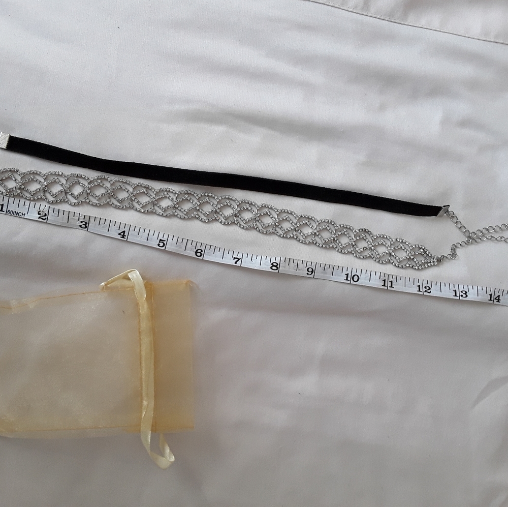 Set of chokers